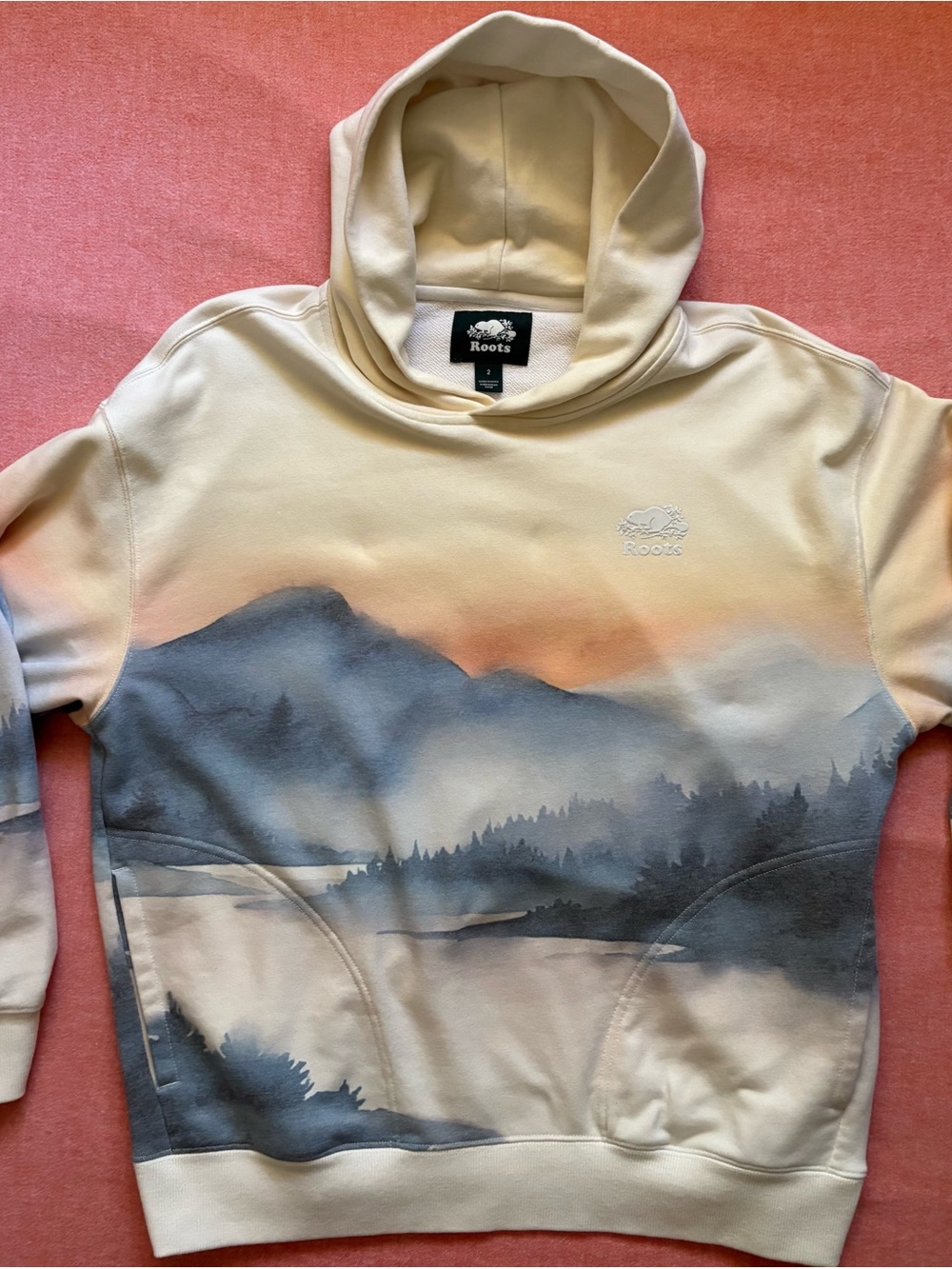 ROOTS - Women’s mountain landscape sweatshirt. Size small. (Size 2) EUC.